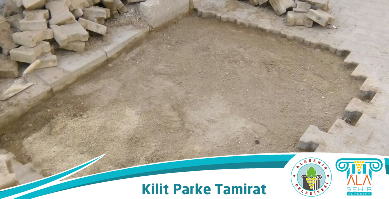 BARIŞ VE KURTULUŞ MAHALLELERİNDE KİLİT PARKE TAŞIMA ÇALIŞMALARI