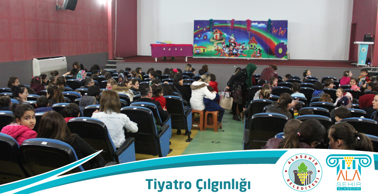 ALAŞEHİR BELEDİYESİ KÜLTÜR MERKEZİNDE TİYATRO ÇILGINLIĞI
