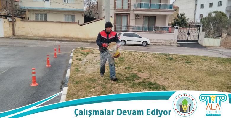 PARK VE BAHÇELER EKİPLERİ ÇALIŞMAYA DEVAM EDİYOR